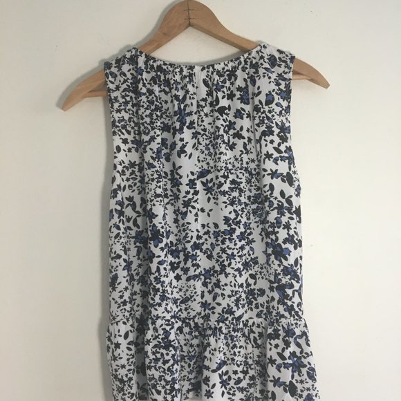 Gap, sleeveless printed blouse, size S, abstract print is white/black/blue/lilac - Picture 3 of 6